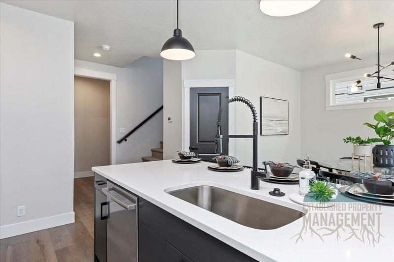 1740 E State Ave - Photo 7 of 37