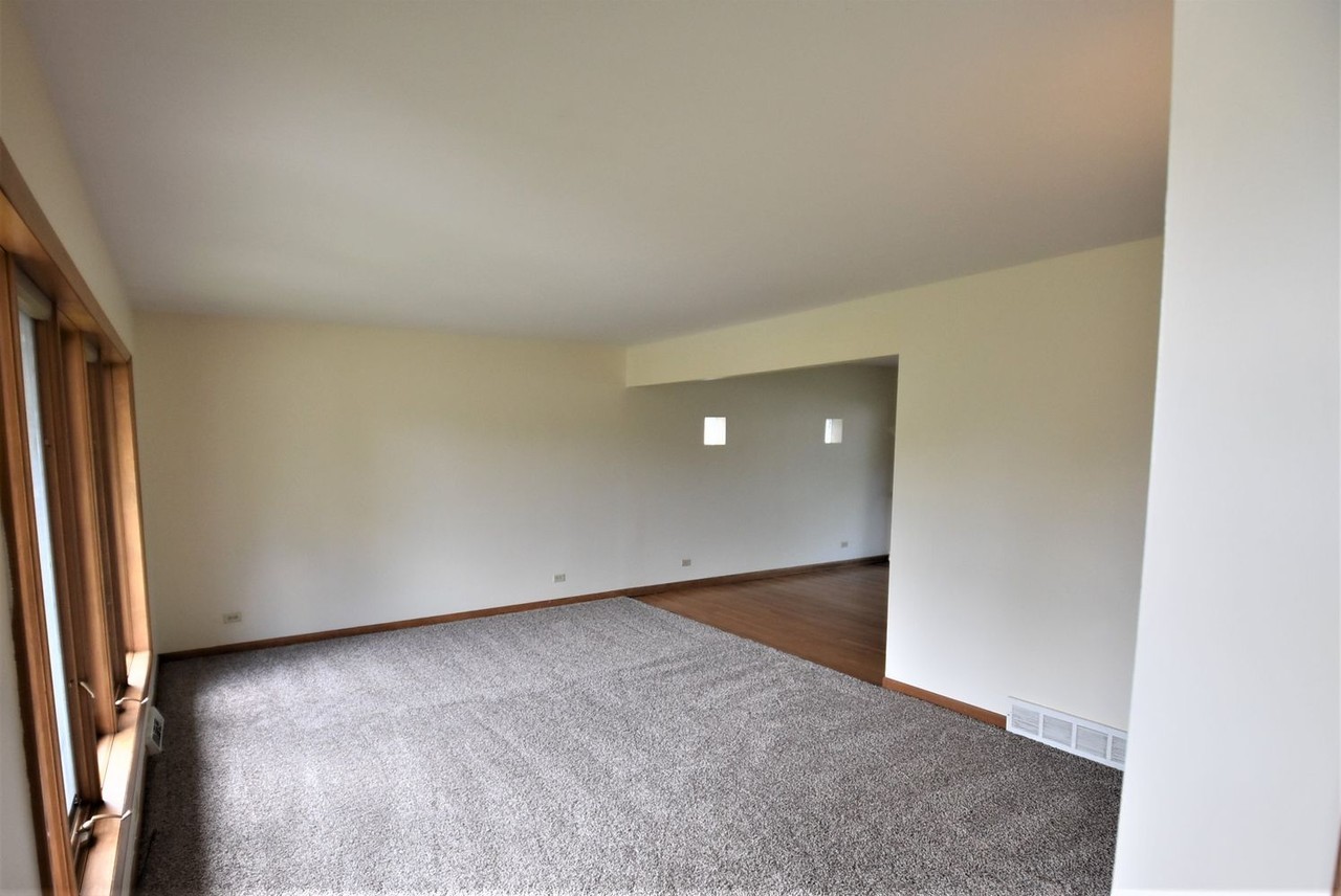 858 E 167th Pl - Photo 2 of 9