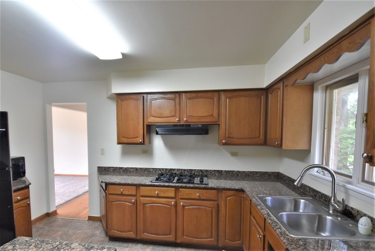 858 E 167th Pl - Photo 3 of 9
