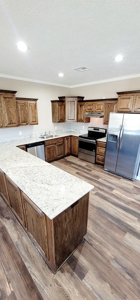 145 Canterberry St #B - Photo 3 of 32