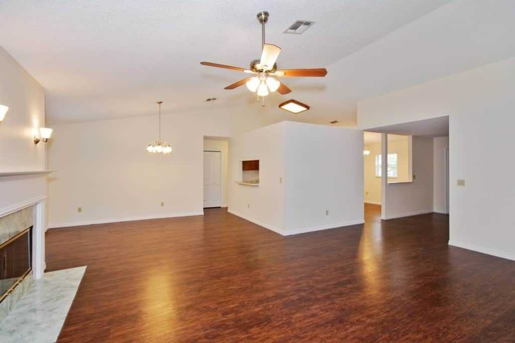 16121 Hillside Cir - Photo 2 of 21