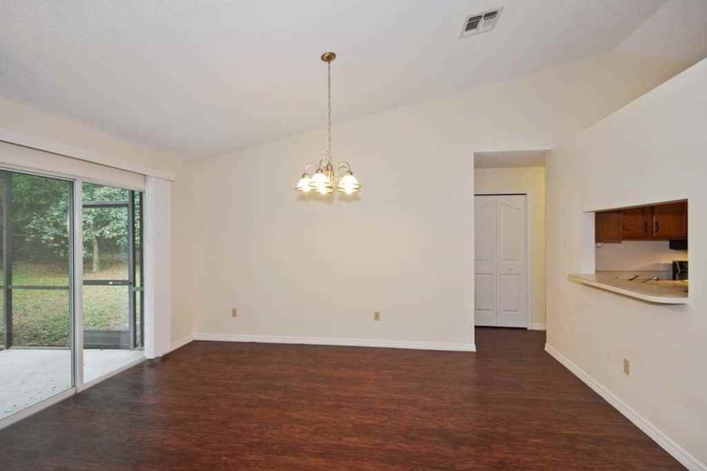 16121 Hillside Cir - Photo 3 of 21