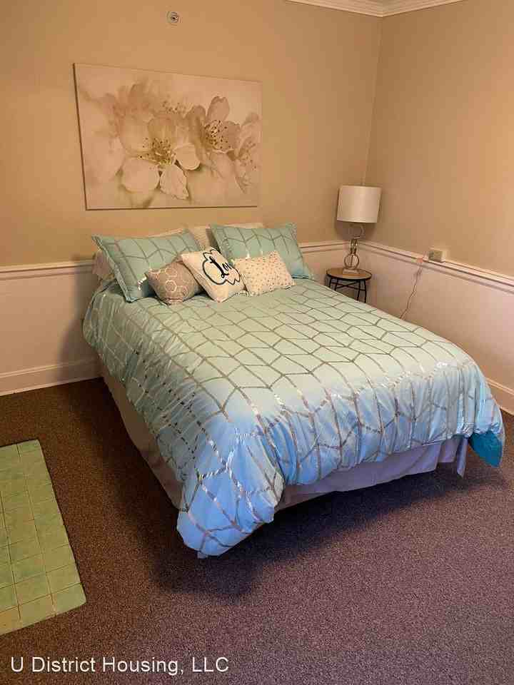 4731 18th Ave NE - Photo 2 of 7