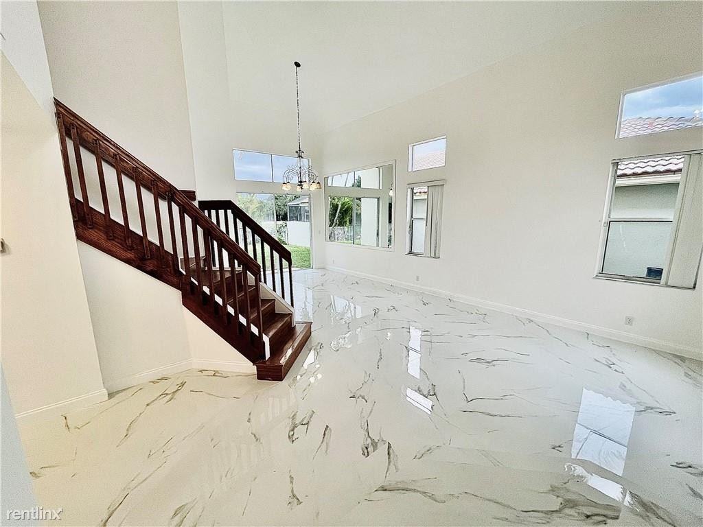 11041 Harbour Springs Cir - Photo 3 of 18