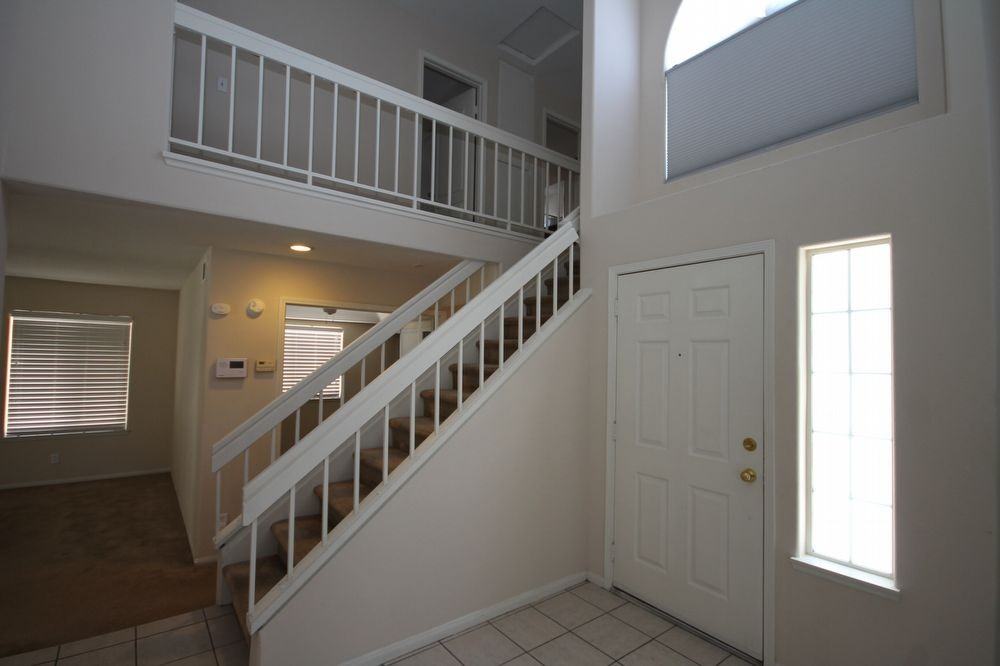 25198 Parkcrest Dr - Photo 2 of 18