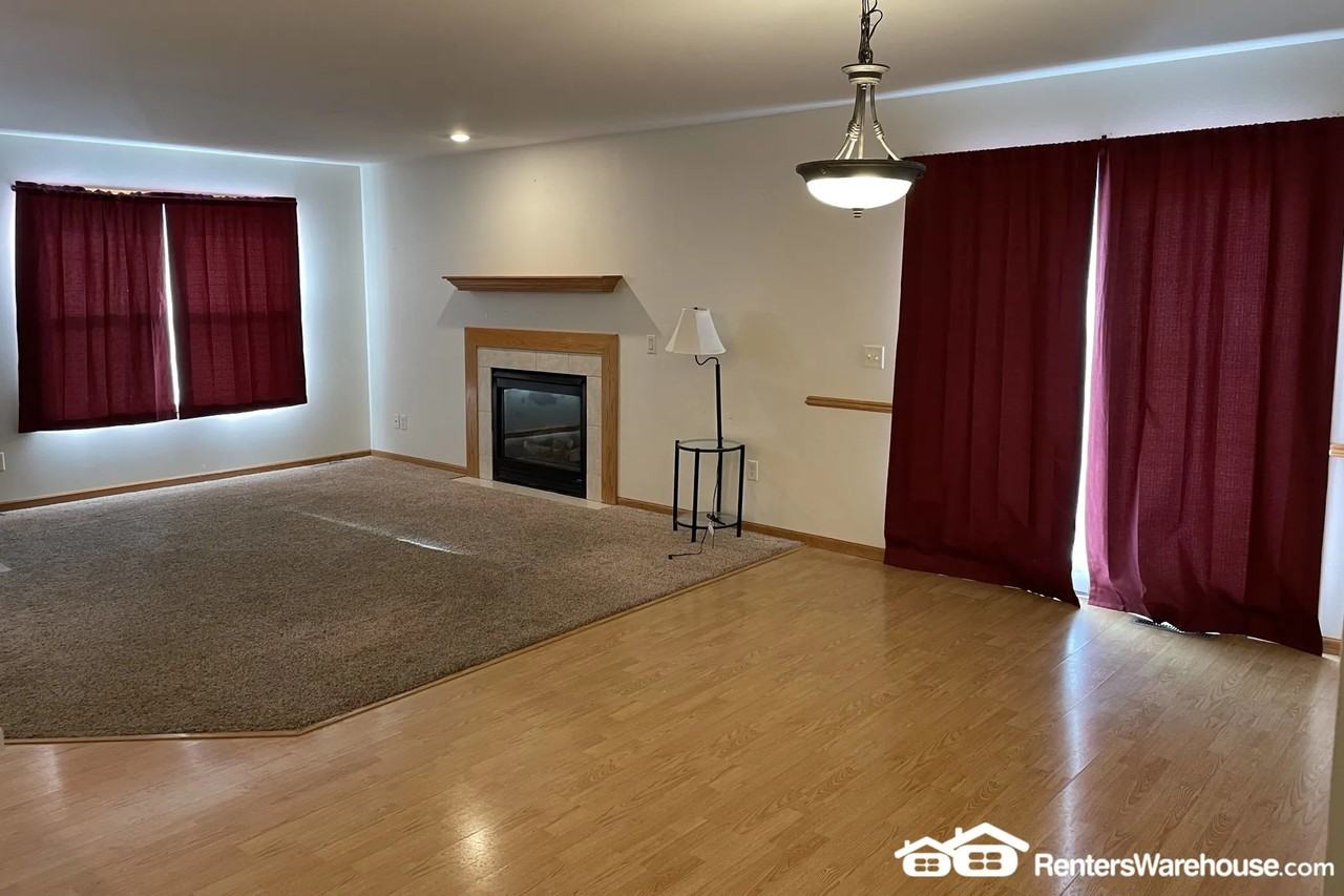 325 E Railroad Ave - Photo 2 of 14