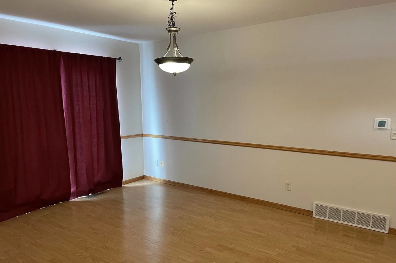 325 E Railroad Ave - Photo 3 of 14