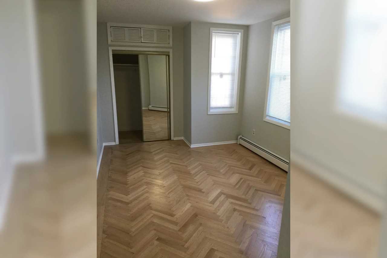 202 48th St - Photo 2 of 7