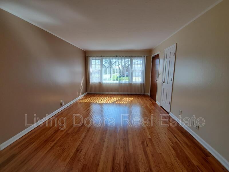 303 S 47th St - Photo 2 of 11