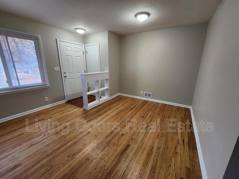 700 N 68th St - Photo 3 of 17