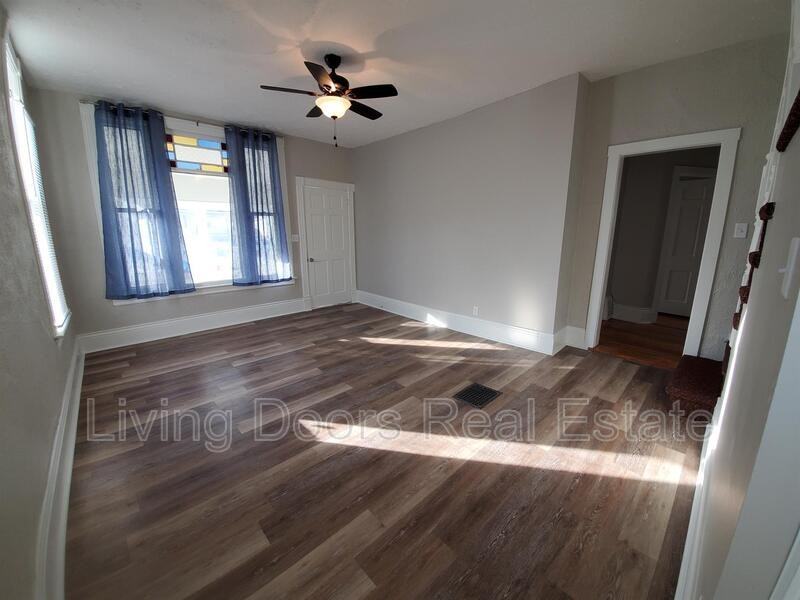 838 F St - Photo 5 of 26