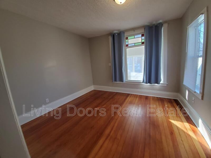 838 F St - Photo 6 of 26