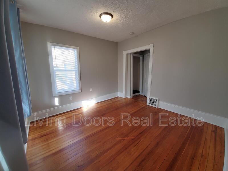 838 F St - Photo 7 of 26