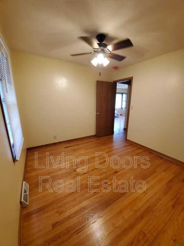 1910 N 57th St - Photo 3 of 17