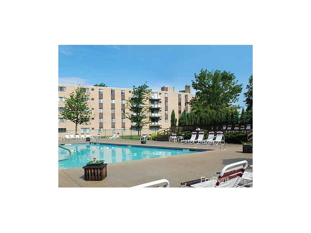 Chestnut Lake Apartments - Photo 3 of 8