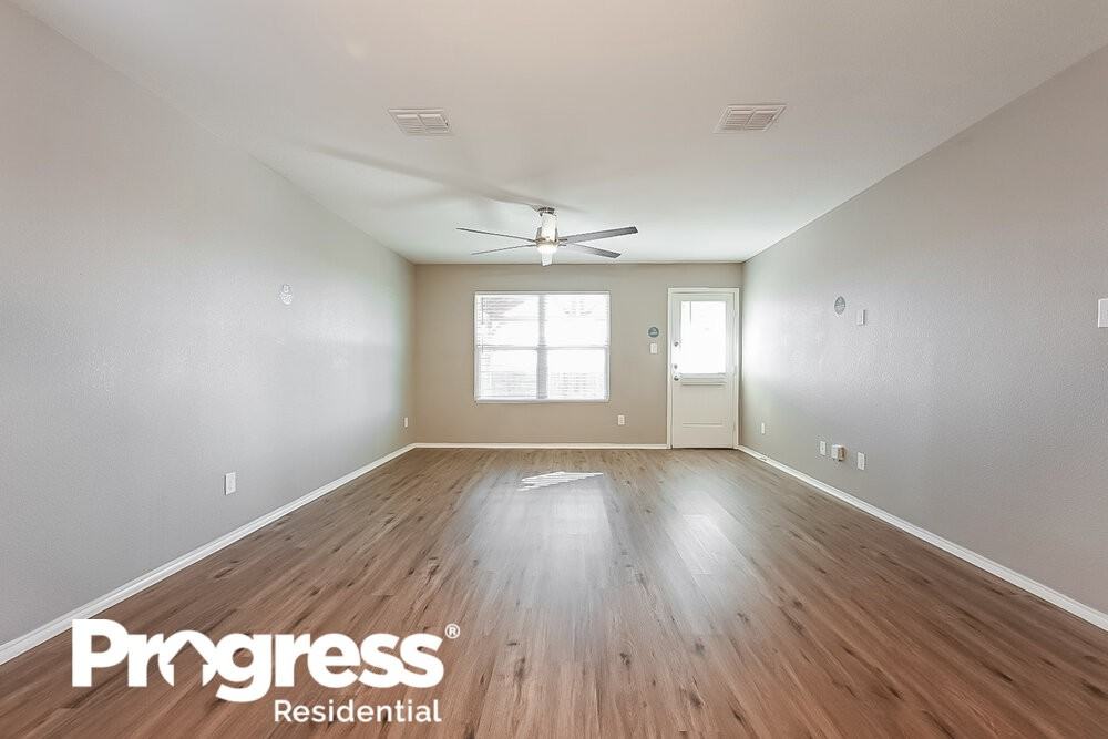 5661 Mcclelland St - Photo 3 of 21