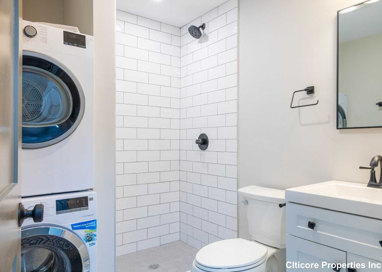 626 E 6th St #2 - Photo 2 of 5