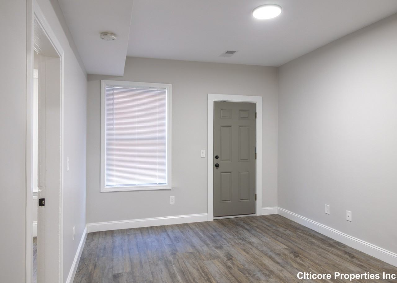 626 E 6th St #2 - Photo 3 of 5