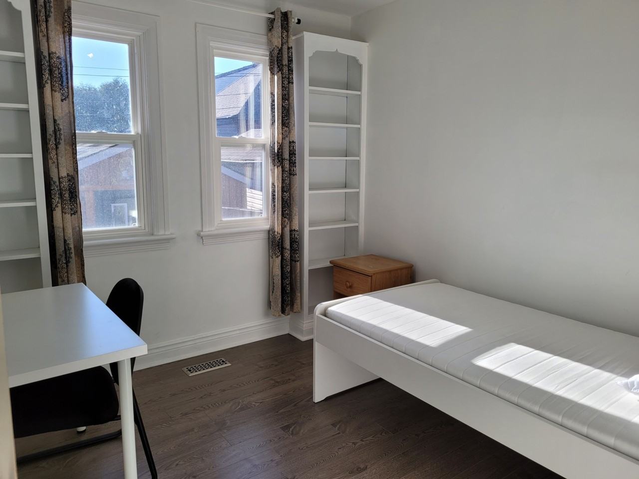 1484 Main Street East - Photo 3 of 6