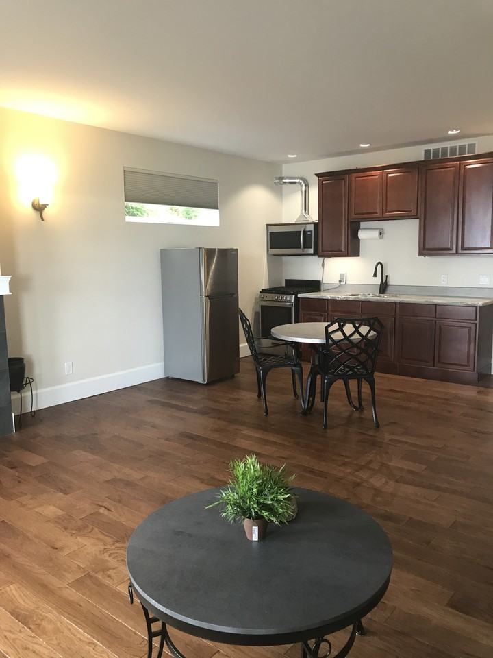 2626 Victoria Avenue - Photo 3 of 10