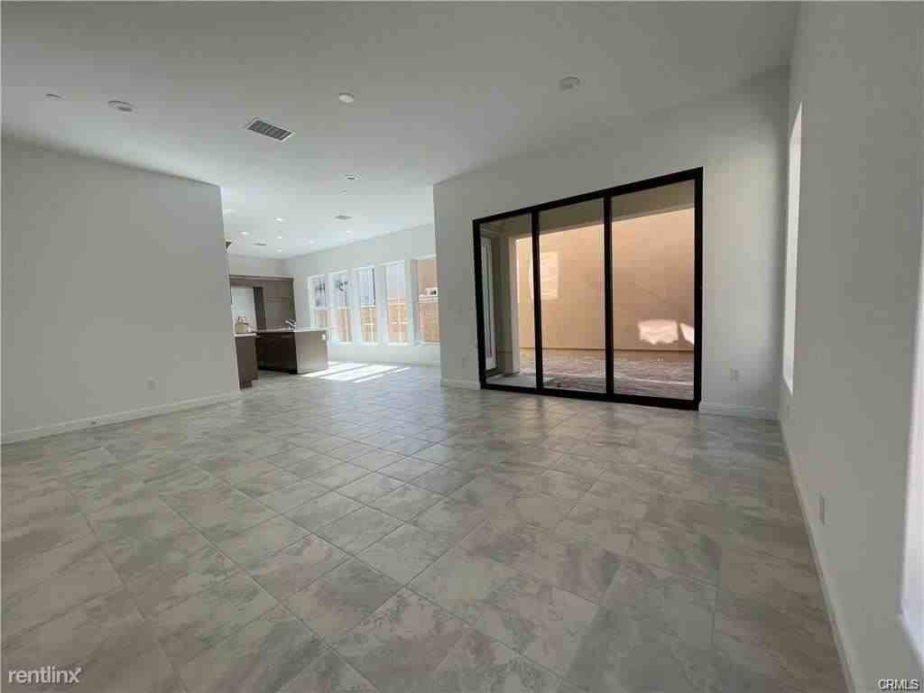 20814 W Bur Oak Cir - Photo 3 of 13