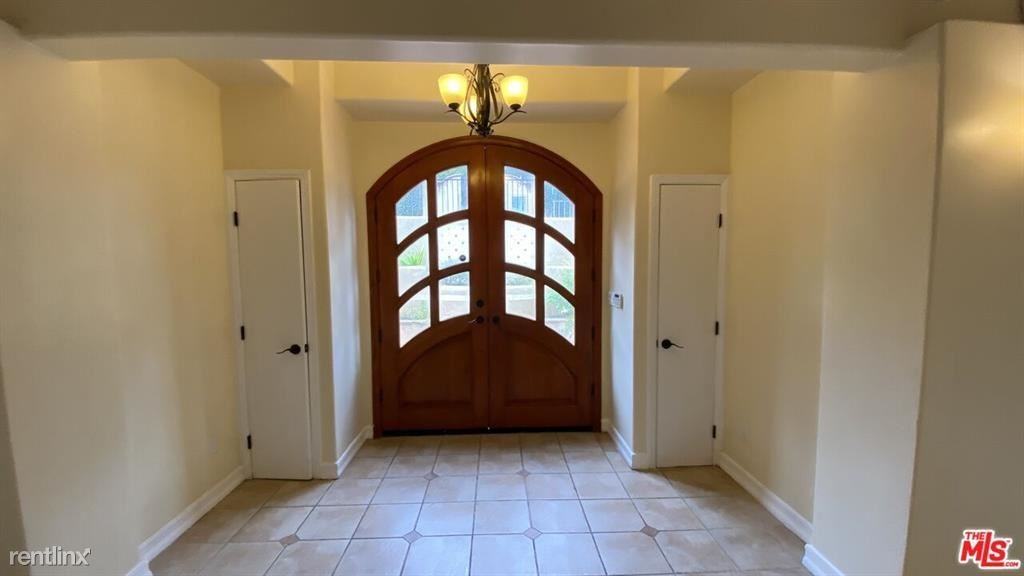 3920 Van Noord Ave - Photo 2 of 14
