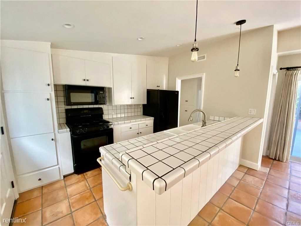 2133 Seville Ave - Photo 3 of 10