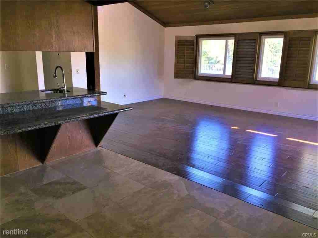 10755 Equestrian Dr - Photo 2 of 10