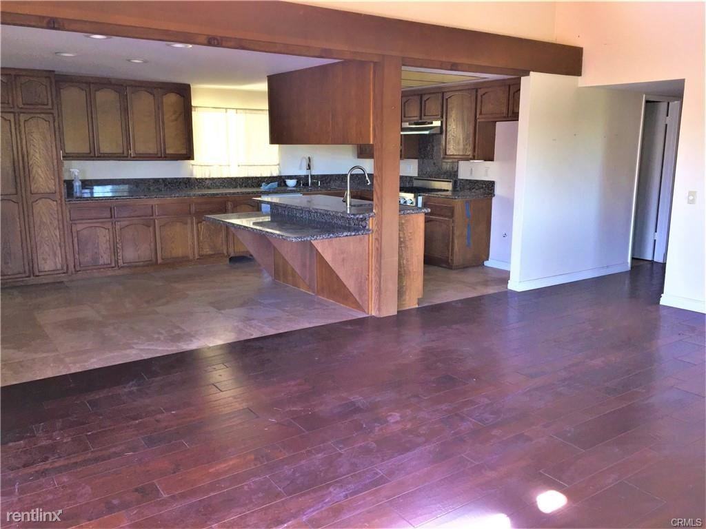10755 Equestrian Dr - Photo 3 of 10