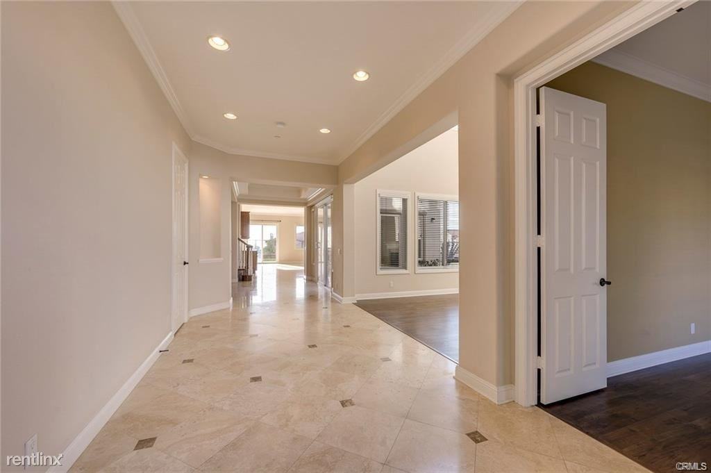 4005 Humboldt Ln - Photo 3 of 10