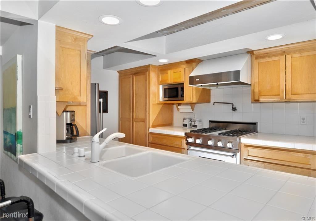 404 Prospect St - Photo 3 of 10