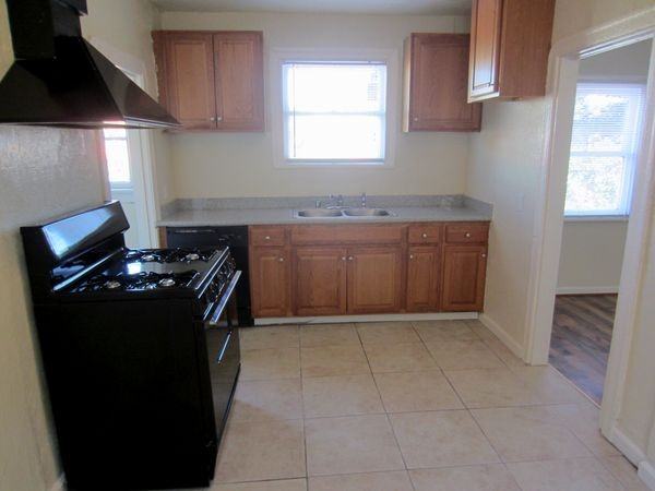 8617 A St - Photo 3 of 14