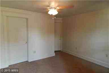 519 W King St - Photo 3 of 12