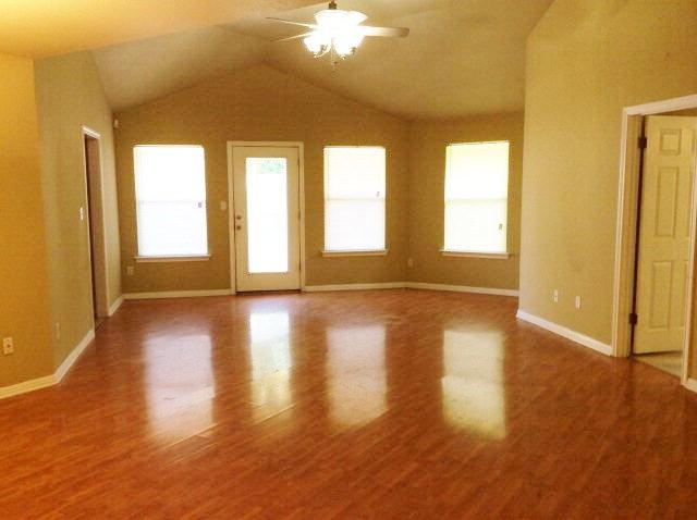 139 Dolly St - Photo 2 of 10