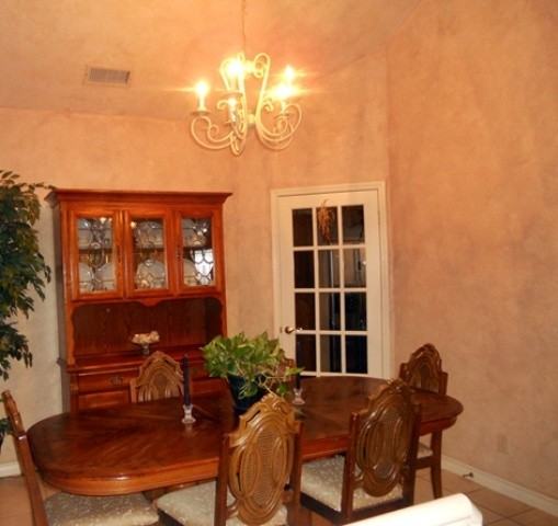 504 Goldfinch St - Photo 3 of 12