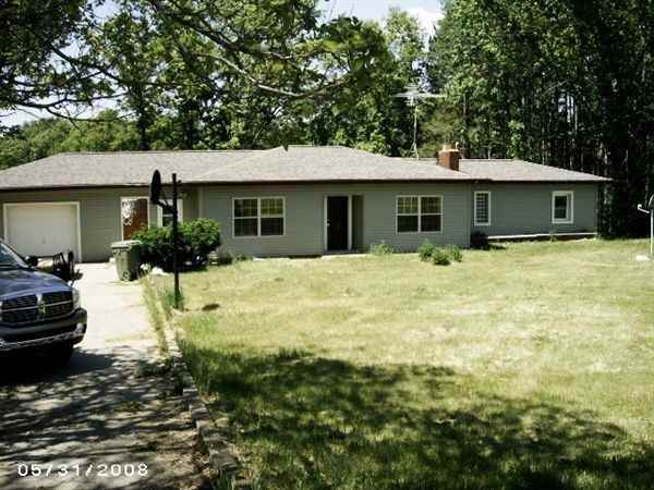 9896 Ionia Rd - Photo 2 of 10