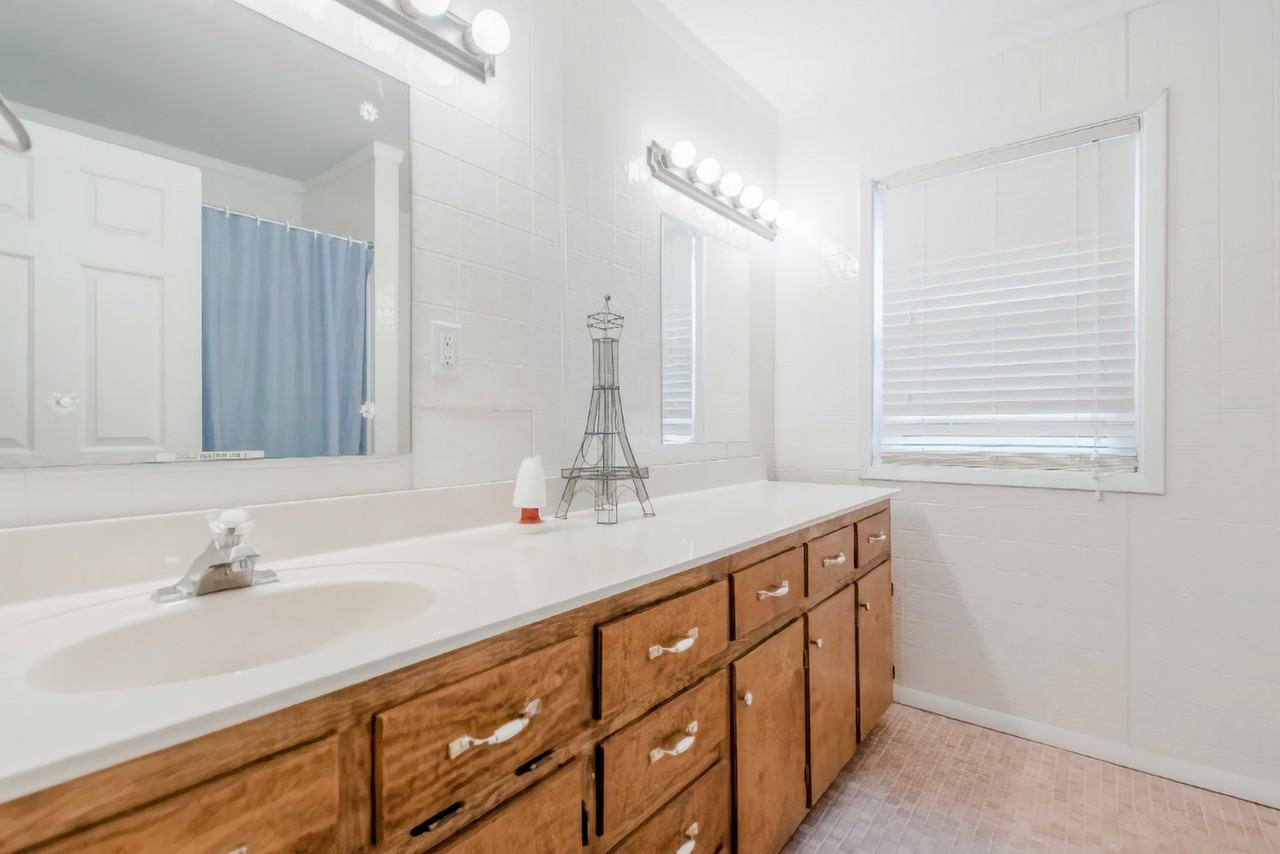 Hilton Dr - Photo 3 of 4