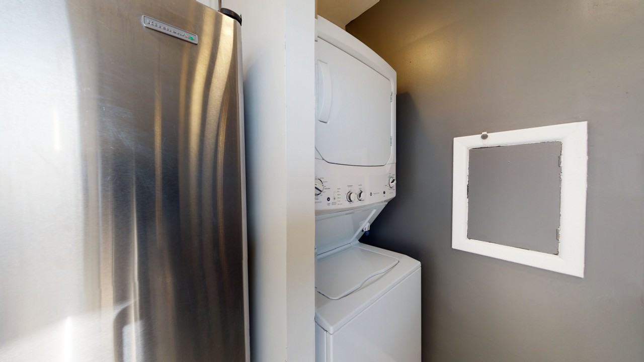 610 Clarence Dr - Photo 3 of 7