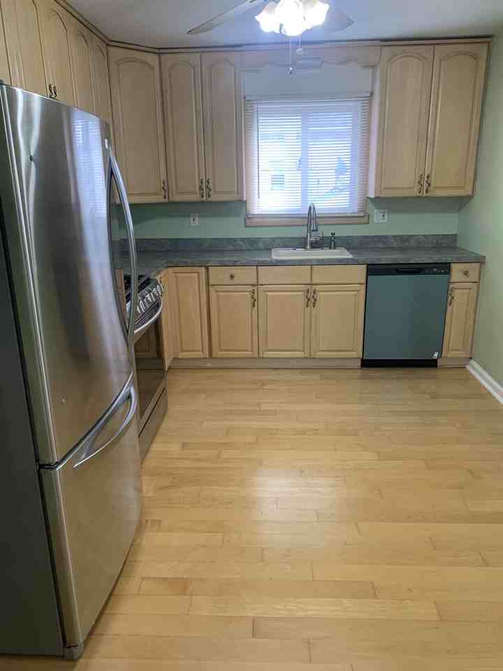 836 8th St - Photo 2 of 7