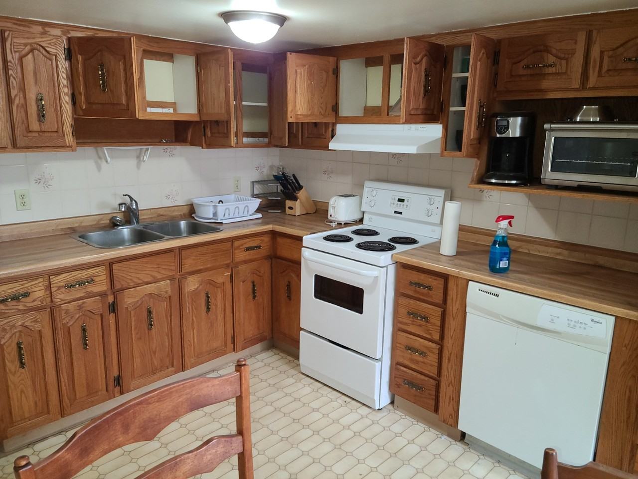 11549 83 Street Northwest - Photo 3 of 6