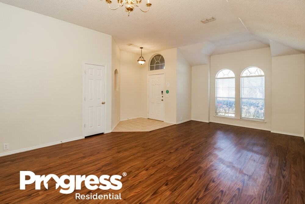 104 Silktree Ct - Photo 3 of 16