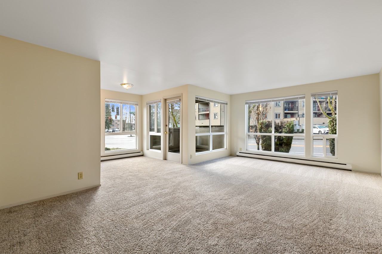 12520 Roosevelt Way Northeast #303 - Photo 4 of 26