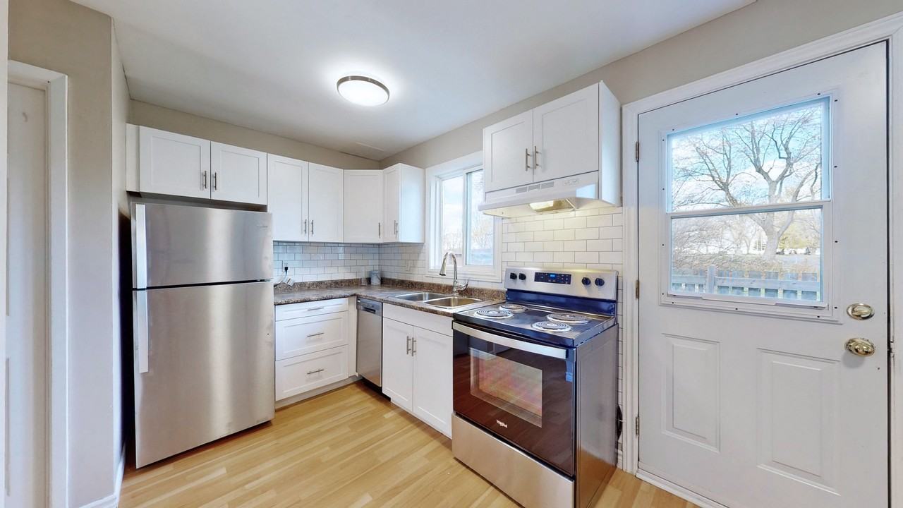 Bedford Gardens Apartments 440 Cumberland St, Cornwall, ON K6J 5C4