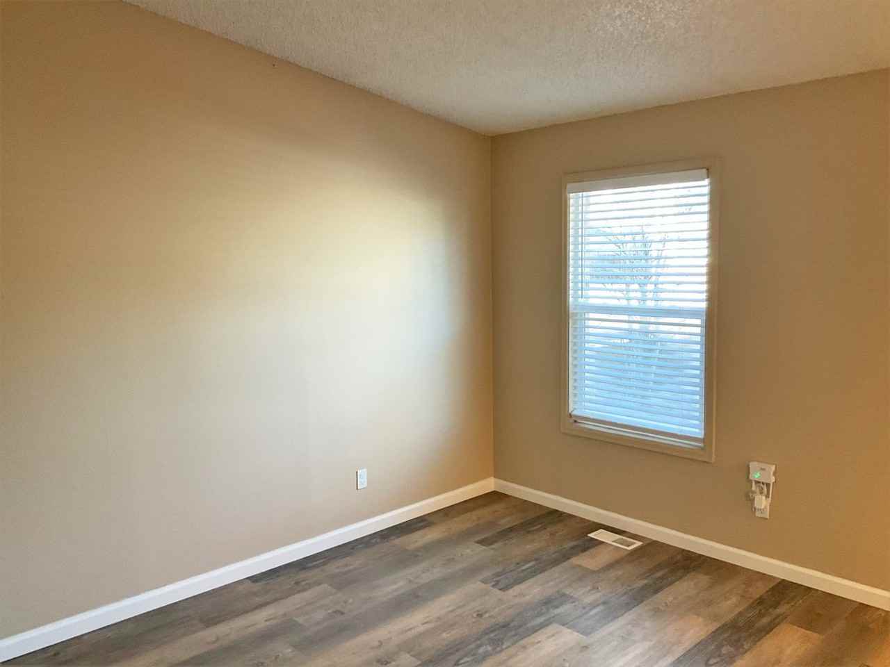 3009 Moonbeam Cir N - Photo 3 of 13