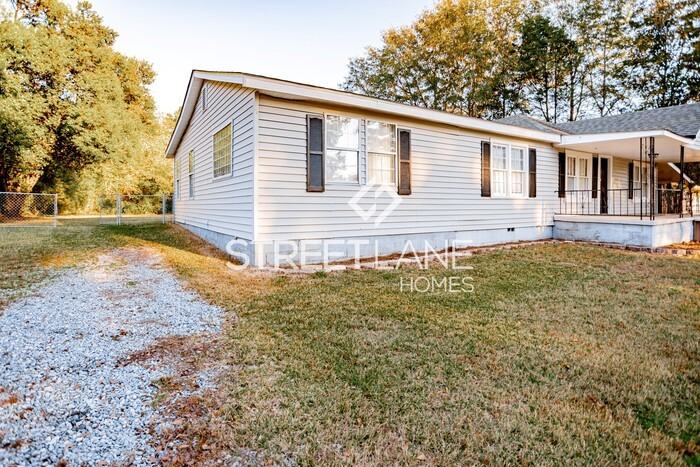 7704 Aurora Dr - Photo 3 of 32