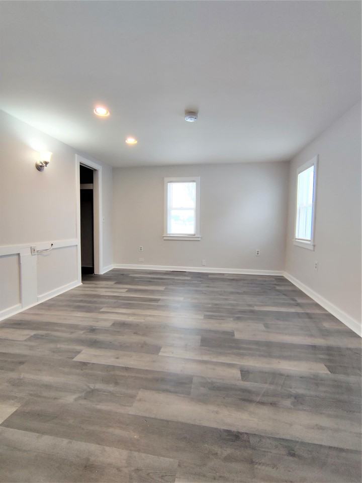 218 1/2 N Center St #4