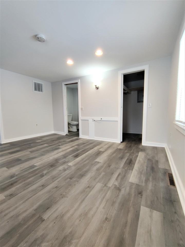 218 1/2 N Center St #4 - Photo 2 of 5