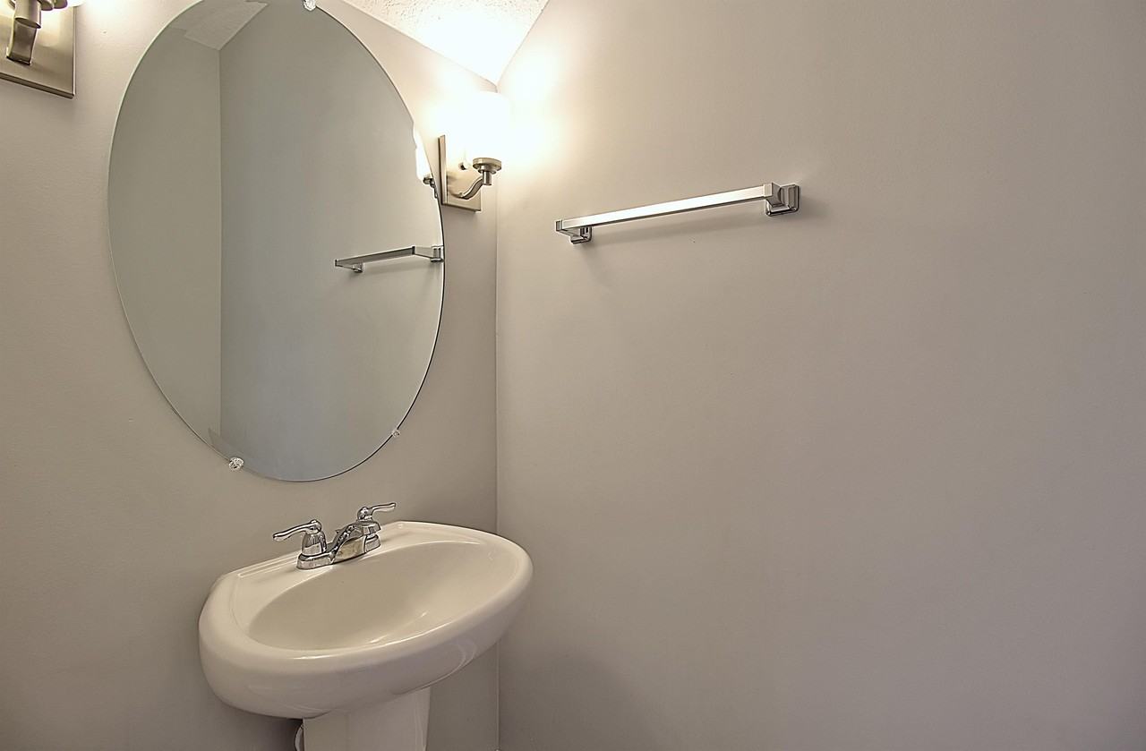 566 Burke Dr #1 - Photo 5 of 35