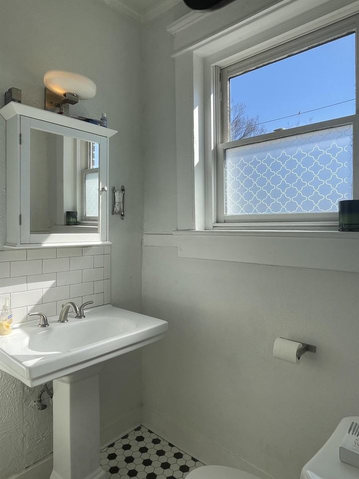 2120 Belmont Blvd #1 - Photo 5 of 10