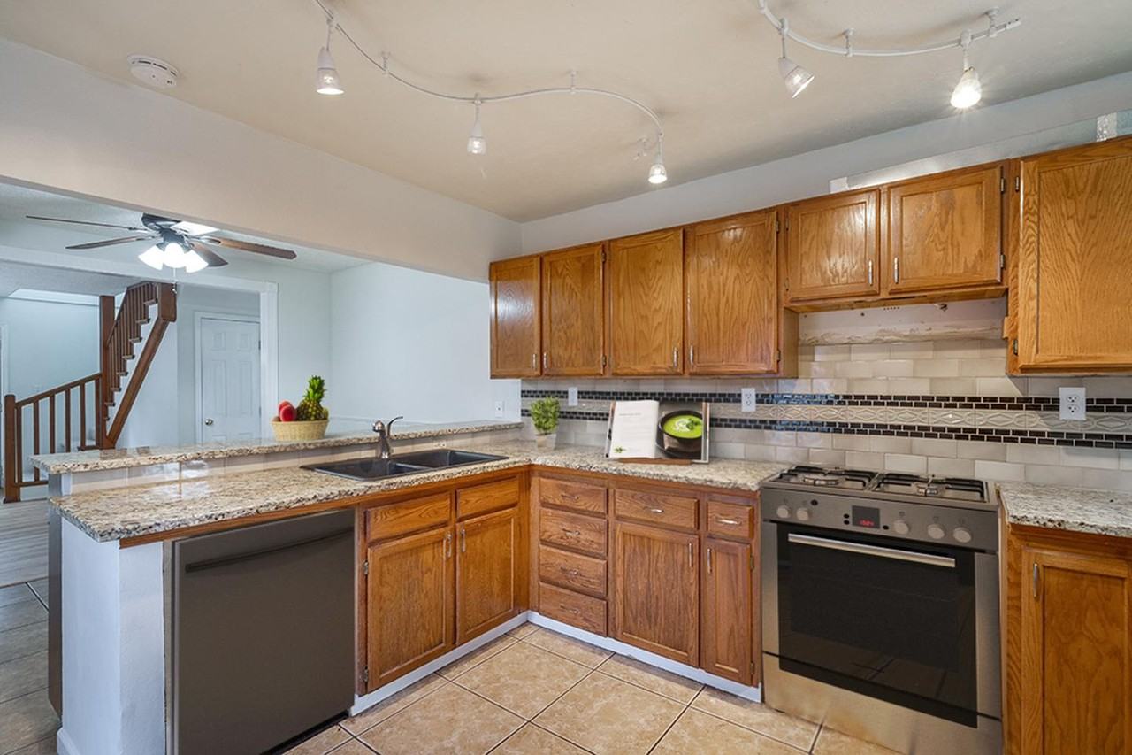 Spacious & updated Madison South home with big yard - Photo 2 of 25
